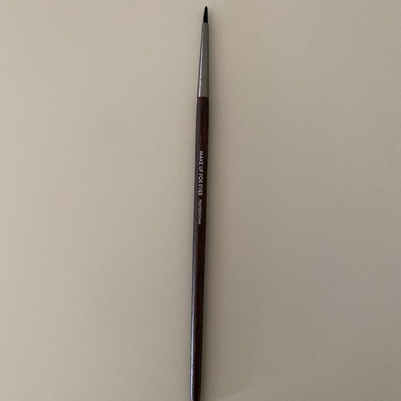 Make Up For Ever 250 Extra Fine Eyeliner Brush - Picture 1 of 2